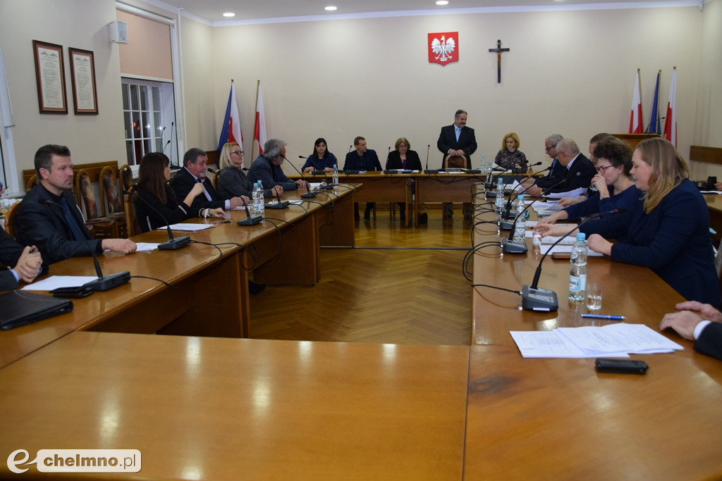 Radni uchwalili wysokość pensji dla Burmistrza.