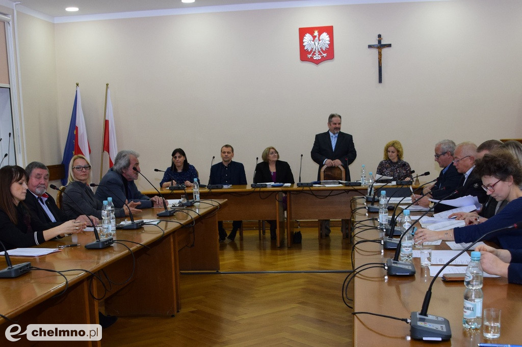 Radni uchwalili wysokość pensji dla Burmistrza.