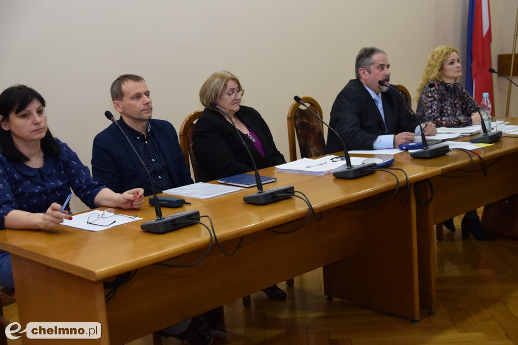 Radni uchwalili wysokość pensji dla Burmistrza.