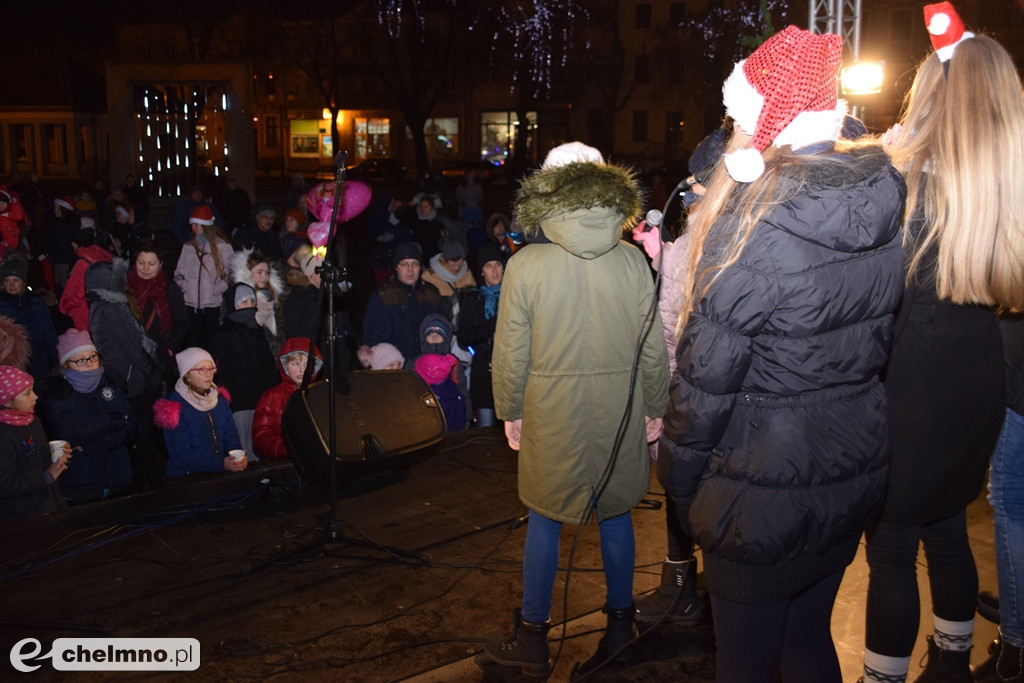 Mikołaj przyjechał wozem strażackim na Rynek.