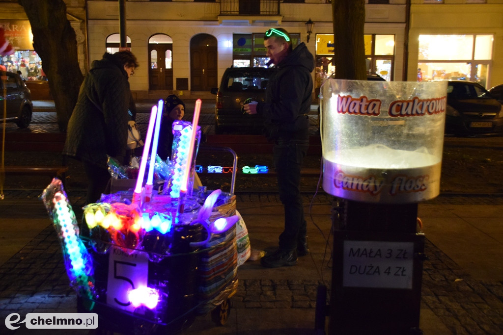 Mikołaj przyjechał wozem strażackim na Rynek.