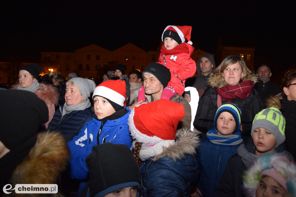 Mikołaj przyjechał wozem strażackim na Rynek.