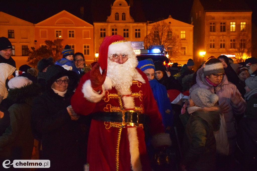 Mikołaj przyjechał wozem strażackim na Rynek.