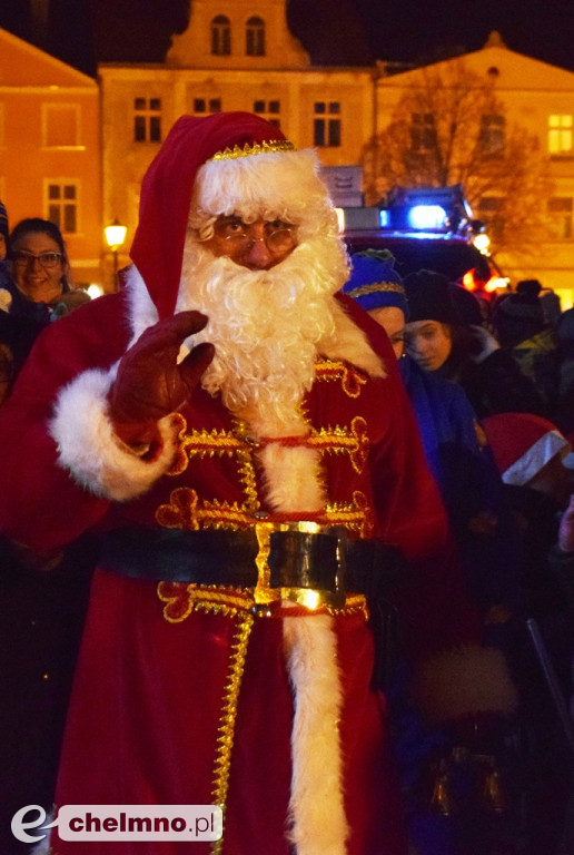 Mikołaj przyjechał wozem strażackim na Rynek.