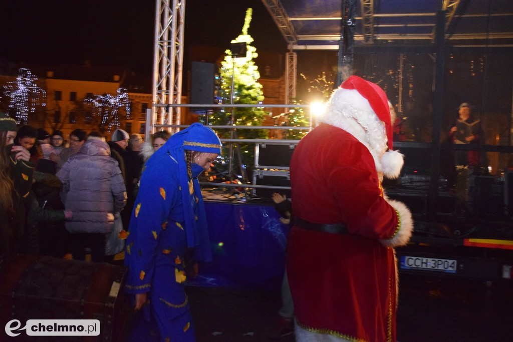 Mikołaj przyjechał wozem strażackim na Rynek.