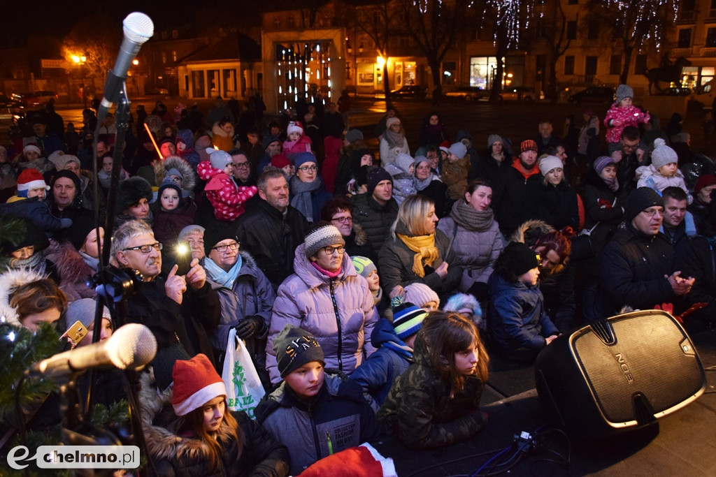 Mikołaj przyjechał wozem strażackim na Rynek.