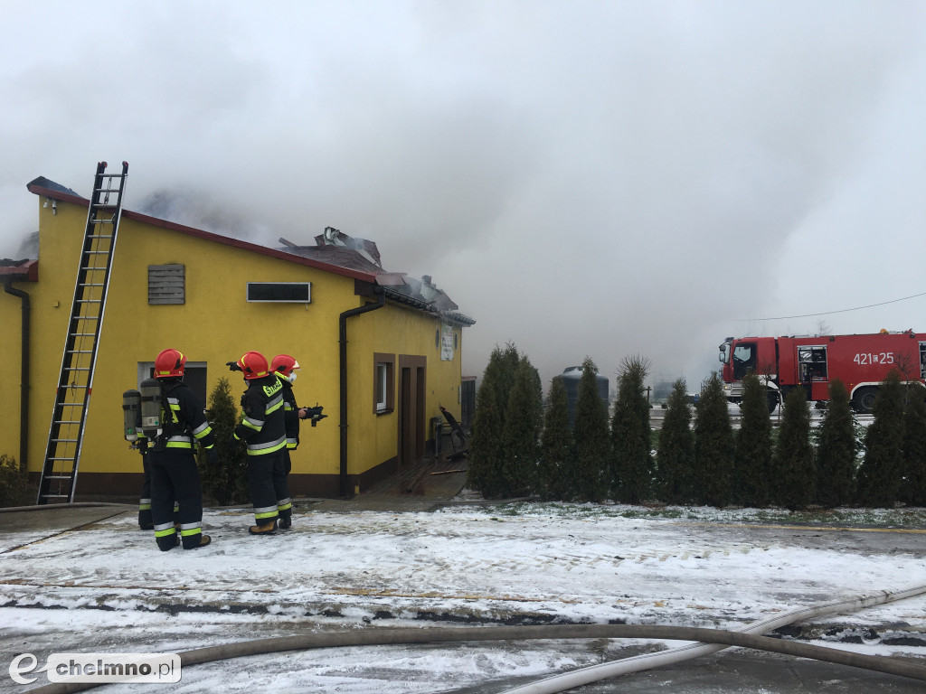 21 zastępów straży pożarnej walczyło z żywiołem.