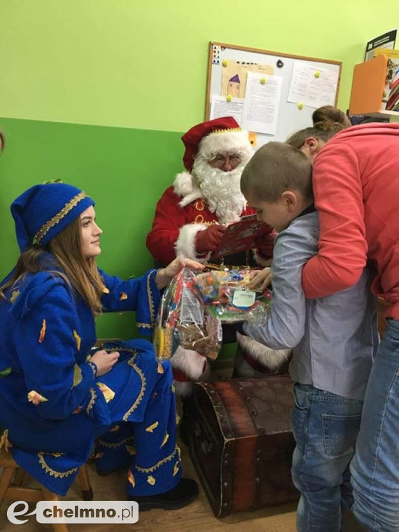 Gwiazdor ma przed Bożym Narodzeniem dużo pracy.