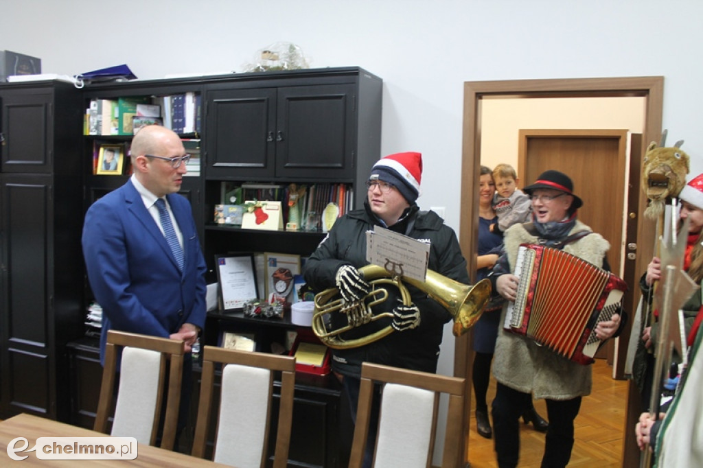 Kolędnicy życzyli wesołych świąt.