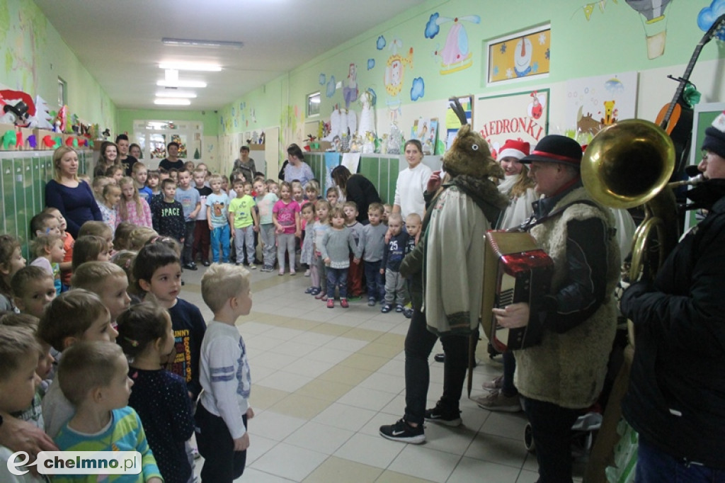 Kolędnicy życzyli wesołych świąt.