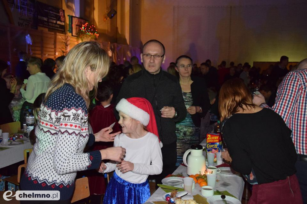 Pełna uroku Wigilia dla rodziców i uczniów Katolika.