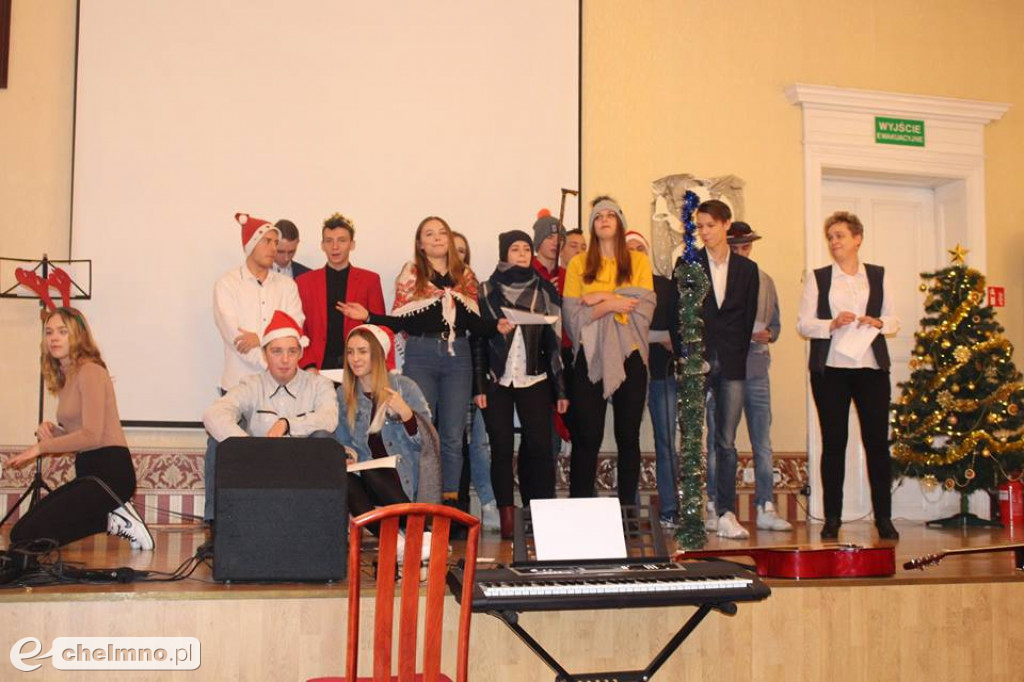 Dzień Patrona w ZS nr 2: kolędy znane i mniej znane.