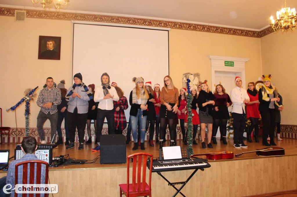 Dzień Patrona w ZS nr 2: kolędy znane i mniej znane.