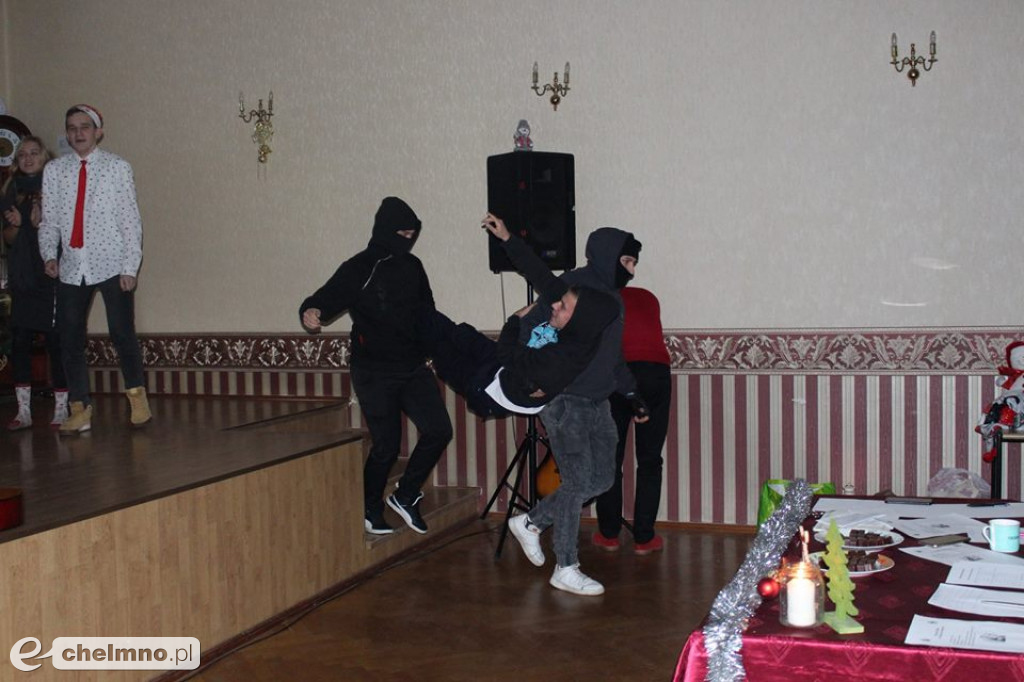 Dzień Patrona w ZS nr 2: kolędy znane i mniej znane.