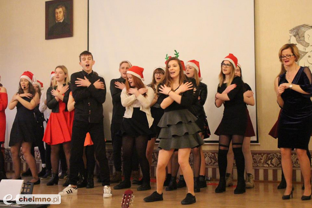 Dzień Patrona w ZS nr 2: kolędy znane i mniej znane.