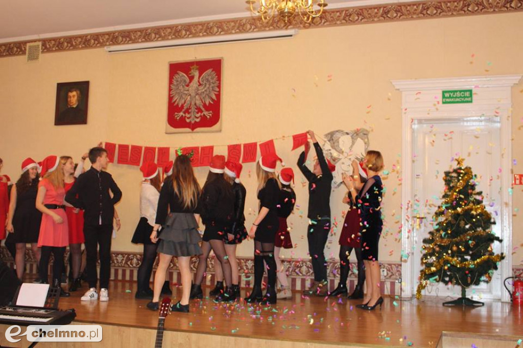 Dzień Patrona w ZS nr 2: kolędy znane i mniej znane.