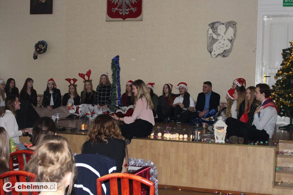 Dzień Patrona w ZS nr 2: kolędy znane i mniej znane.