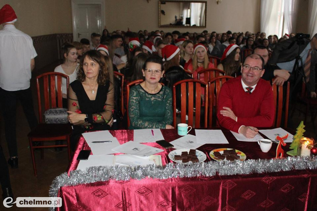 Dzień Patrona w ZS nr 2: kolędy znane i mniej znane.