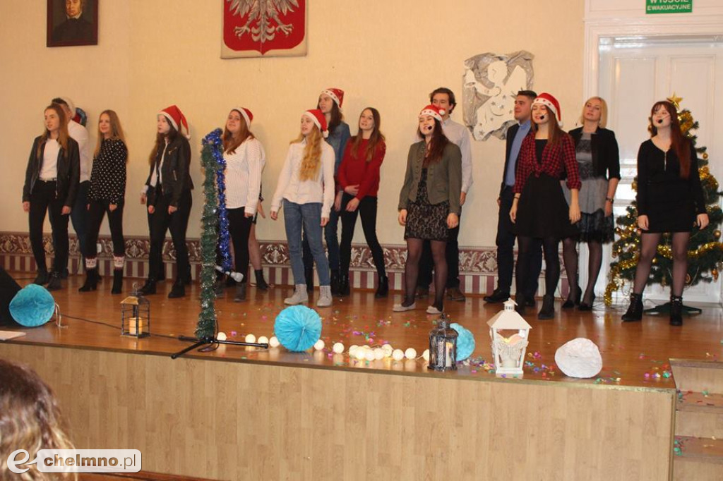 Dzień Patrona w ZS nr 2: kolędy znane i mniej znane.