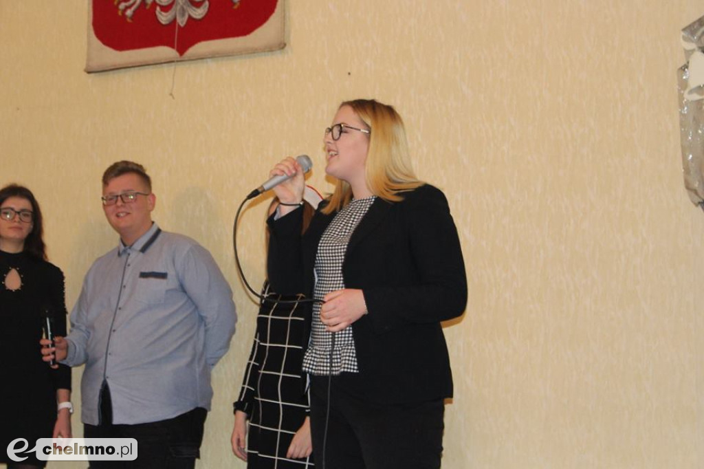 Dzień Patrona w ZS nr 2: kolędy znane i mniej znane.