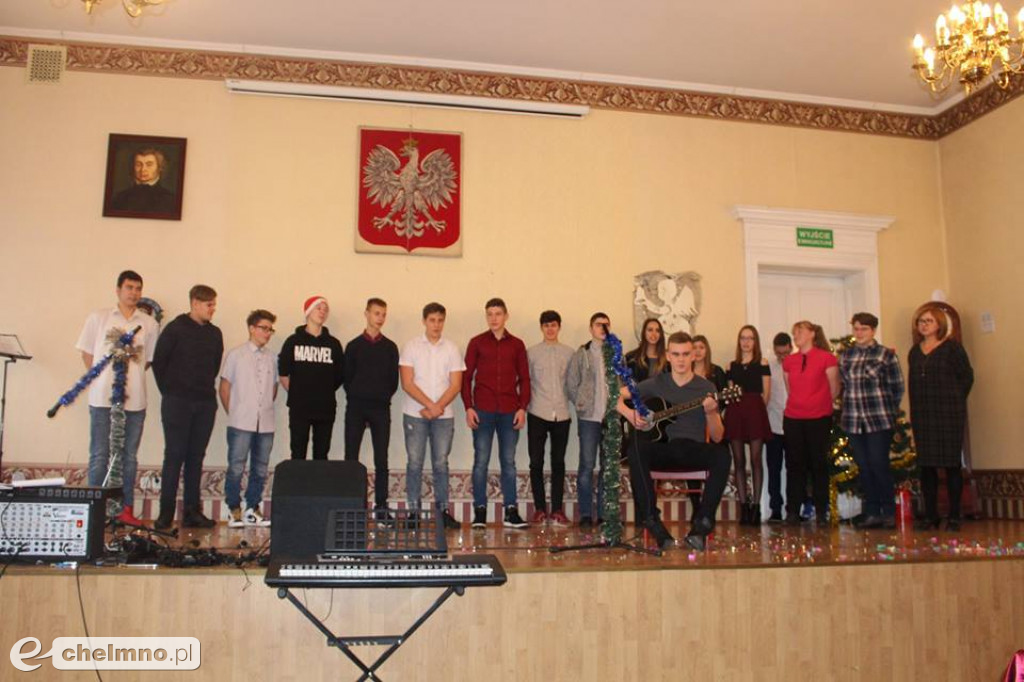 Dzień Patrona w ZS nr 2: kolędy znane i mniej znane.