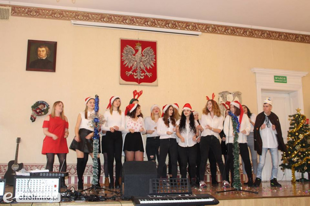 Dzień Patrona w ZS nr 2: kolędy znane i mniej znane.