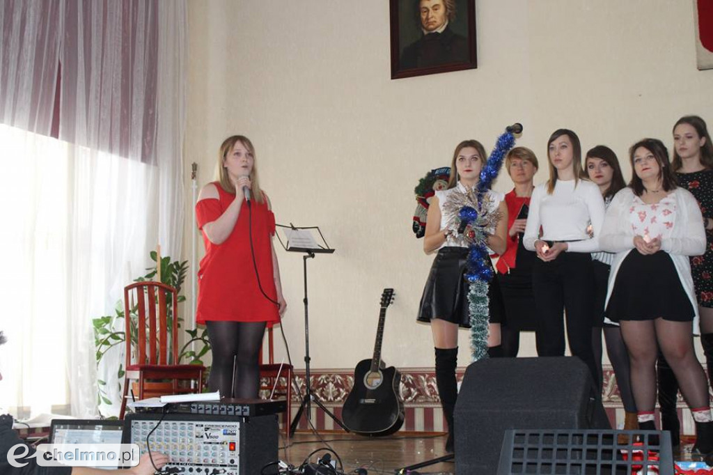 Dzień Patrona w ZS nr 2: kolędy znane i mniej znane.