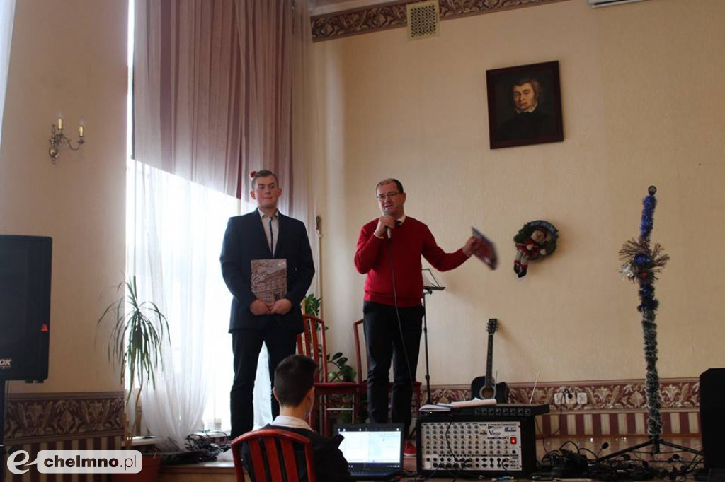 Dzień Patrona w ZS nr 2: kolędy znane i mniej znane.