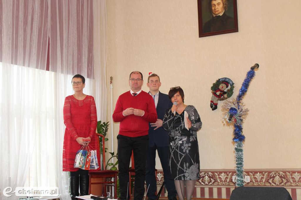 Dzień Patrona w ZS nr 2: kolędy znane i mniej znane.