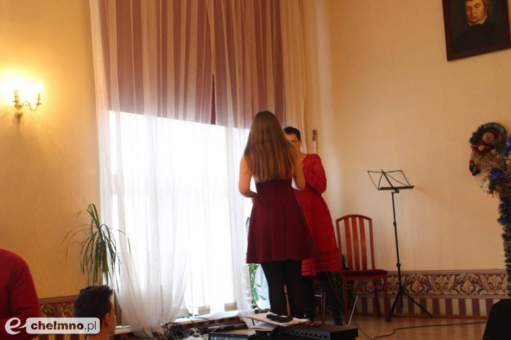 Dzień Patrona w ZS nr 2: kolędy znane i mniej znane.