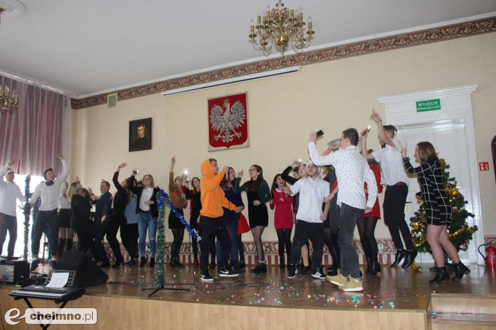 Dzień Patrona w ZS nr 2: kolędy znane i mniej znane.