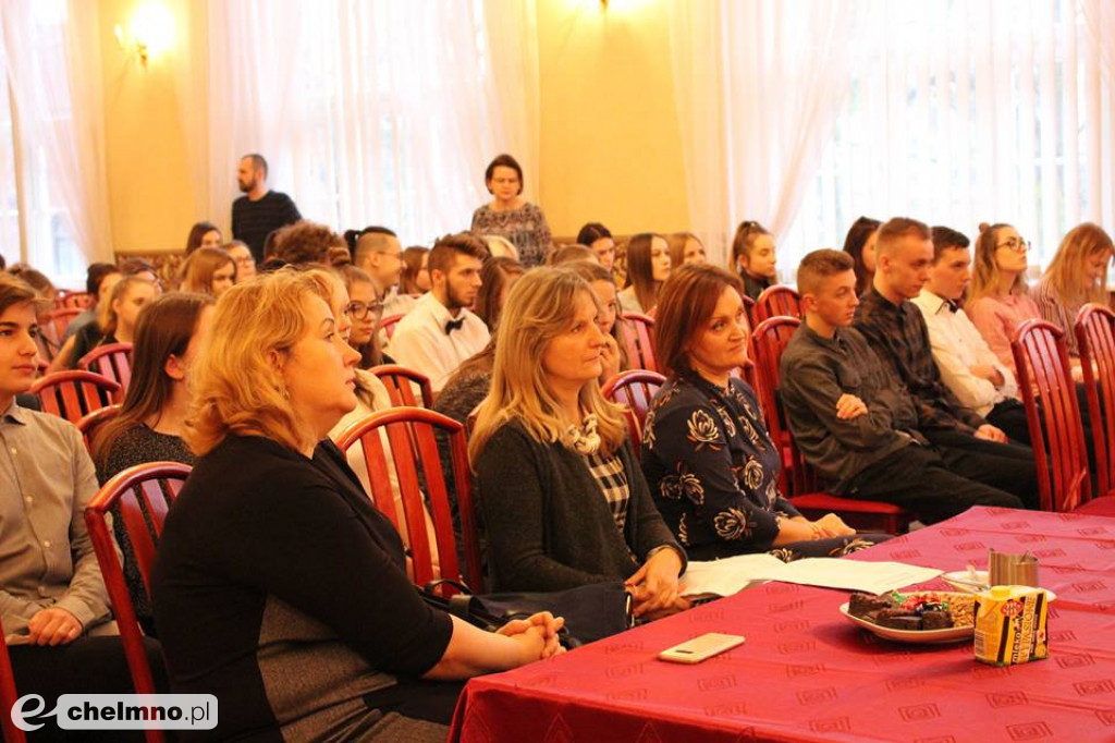 Dzień Patrona w ZS nr 2: kolędy znane i mniej znane.
