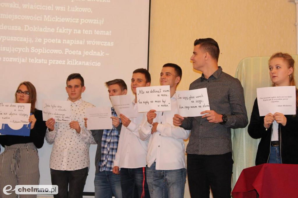 Dzień Patrona w ZS nr 2: kolędy znane i mniej znane.