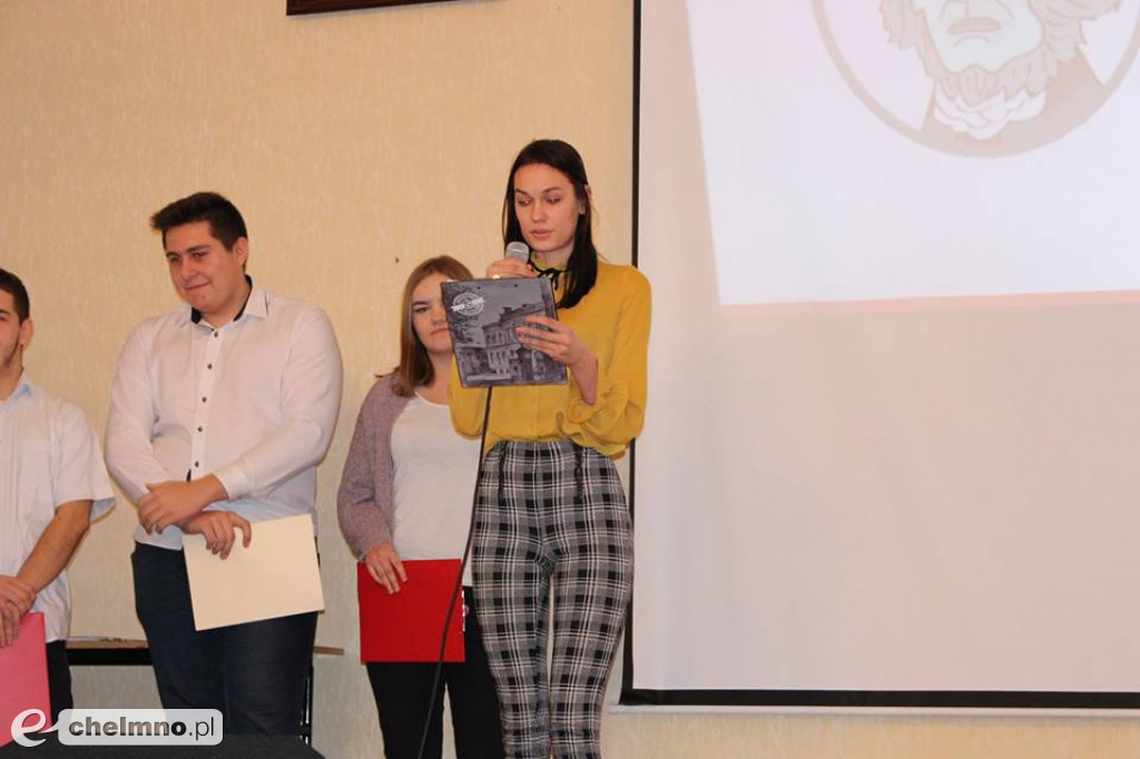 Dzień Patrona w ZS nr 2: kolędy znane i mniej znane.