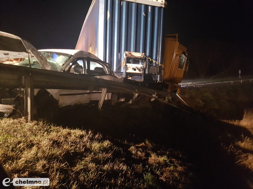 Wypadek na skrzyżowaniu przy wyjeździe z Chełmna.
