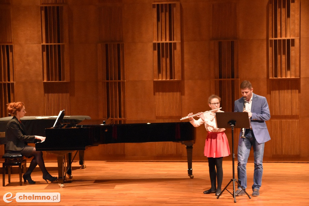 Nastrojowy koncert kolęd uczniów Państwowej Szkoły Muzycznej.