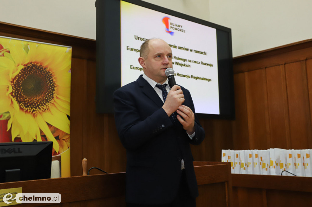 Umowy: infrastruktura, nowoczesny sprzęt i wsparcie dla biznesu.
