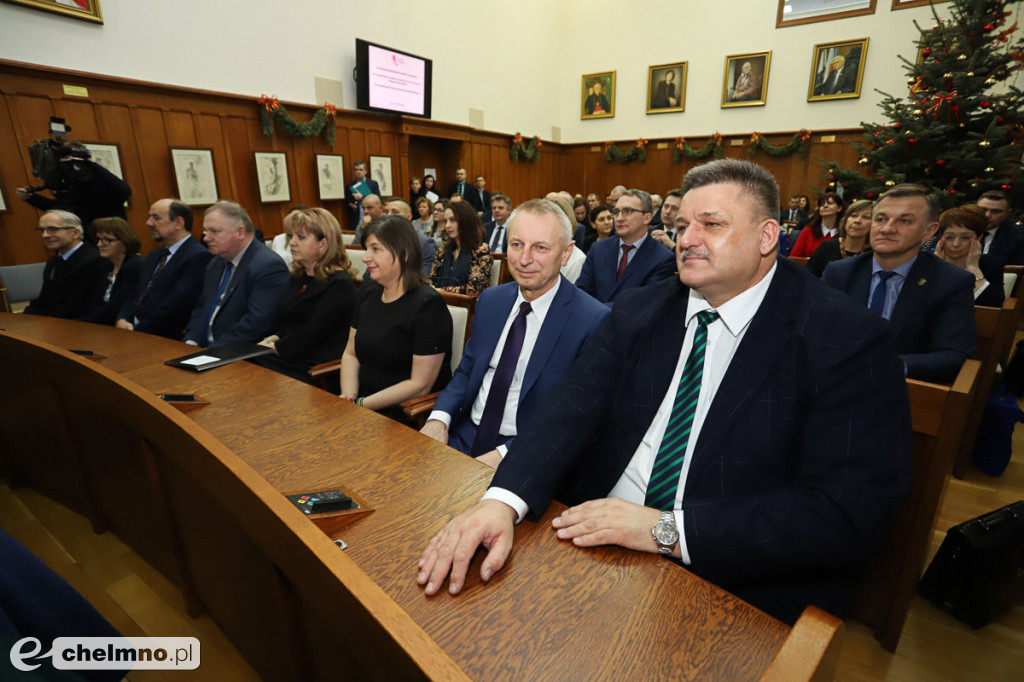 Umowy: infrastruktura, nowoczesny sprzęt i wsparcie dla biznesu.