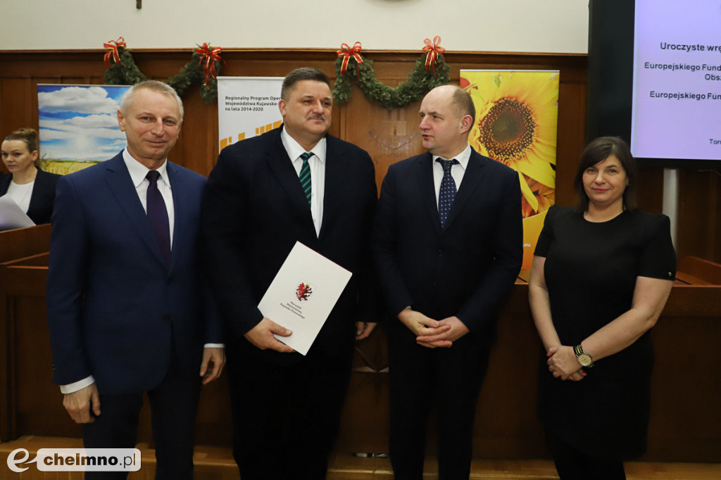 Umowy: infrastruktura, nowoczesny sprzęt i wsparcie dla biznesu.