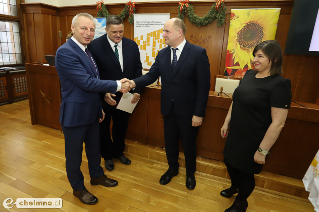 Umowy: infrastruktura, nowoczesny sprzęt i wsparcie dla biznesu.
