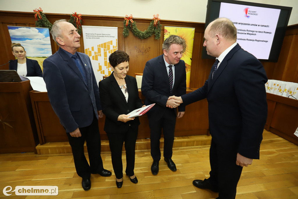 Umowy: infrastruktura, nowoczesny sprzęt i wsparcie dla biznesu.
