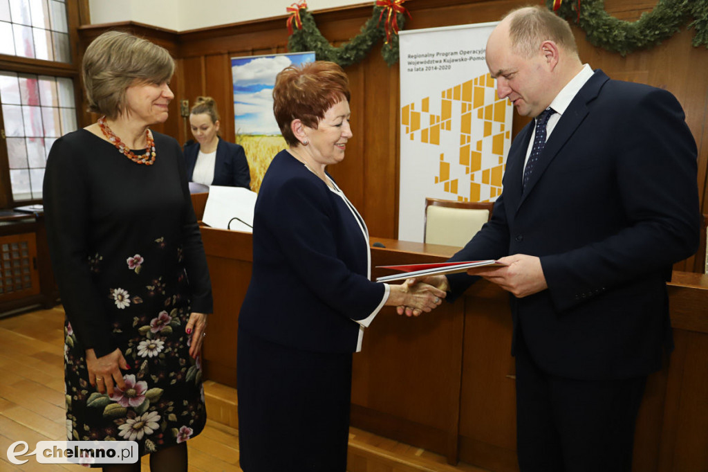 Umowy: infrastruktura, nowoczesny sprzęt i wsparcie dla biznesu.