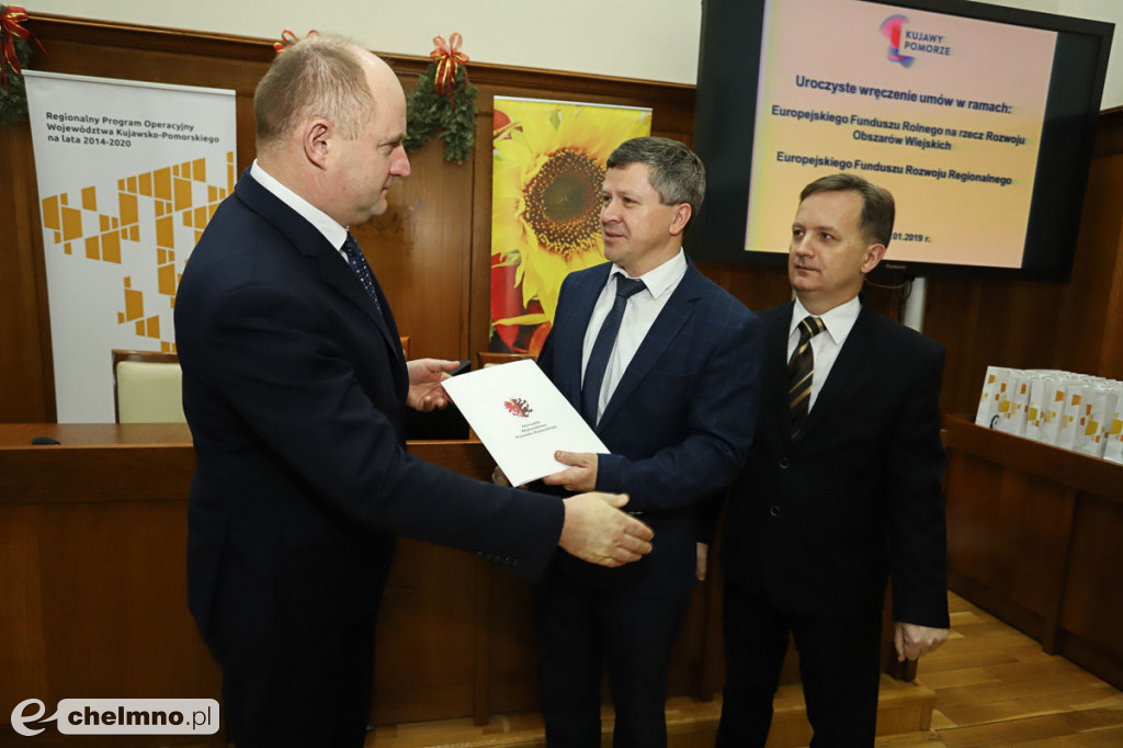 Umowy: infrastruktura, nowoczesny sprzęt i wsparcie dla biznesu.
