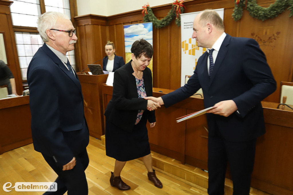 Umowy: infrastruktura, nowoczesny sprzęt i wsparcie dla biznesu.