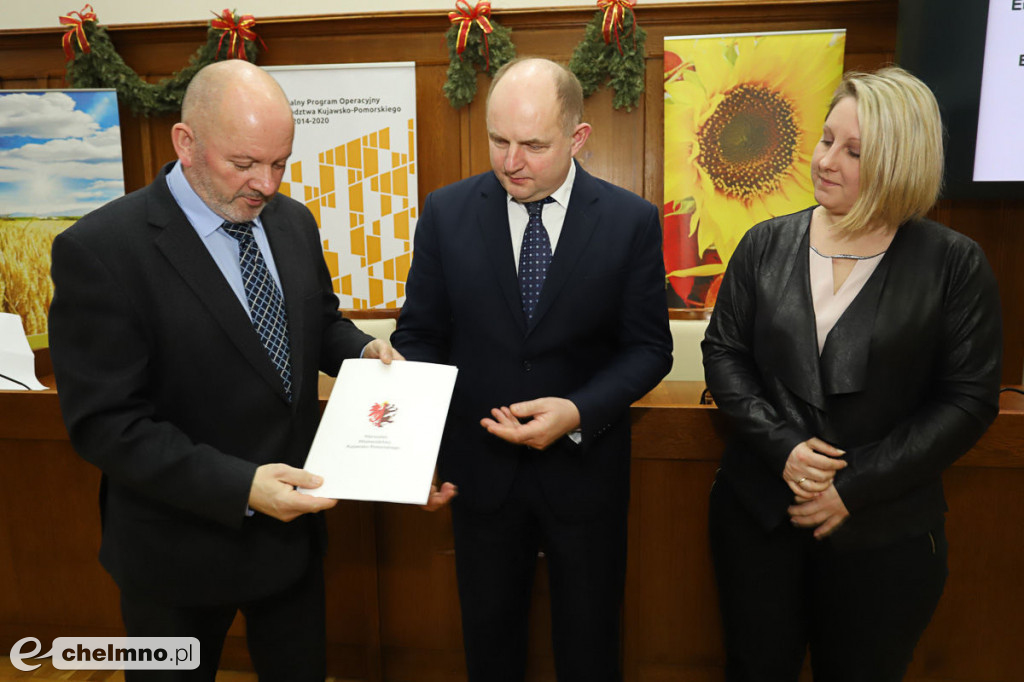 Umowy: infrastruktura, nowoczesny sprzęt i wsparcie dla biznesu.