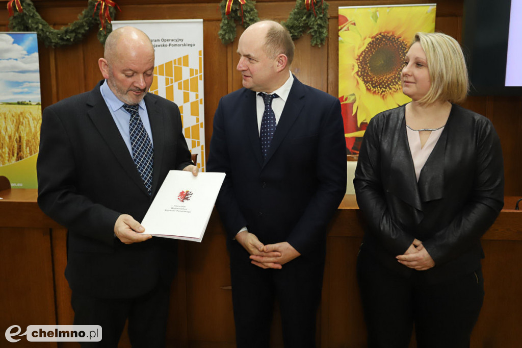 Umowy: infrastruktura, nowoczesny sprzęt i wsparcie dla biznesu.