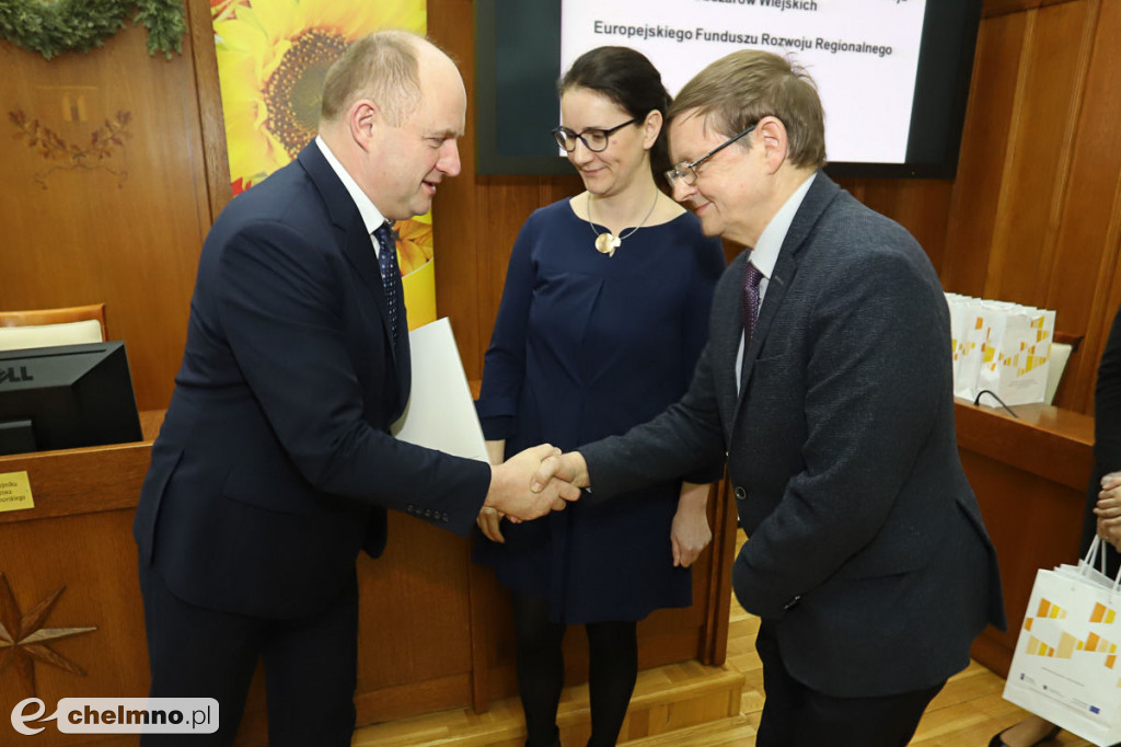 Umowy: infrastruktura, nowoczesny sprzęt i wsparcie dla biznesu.