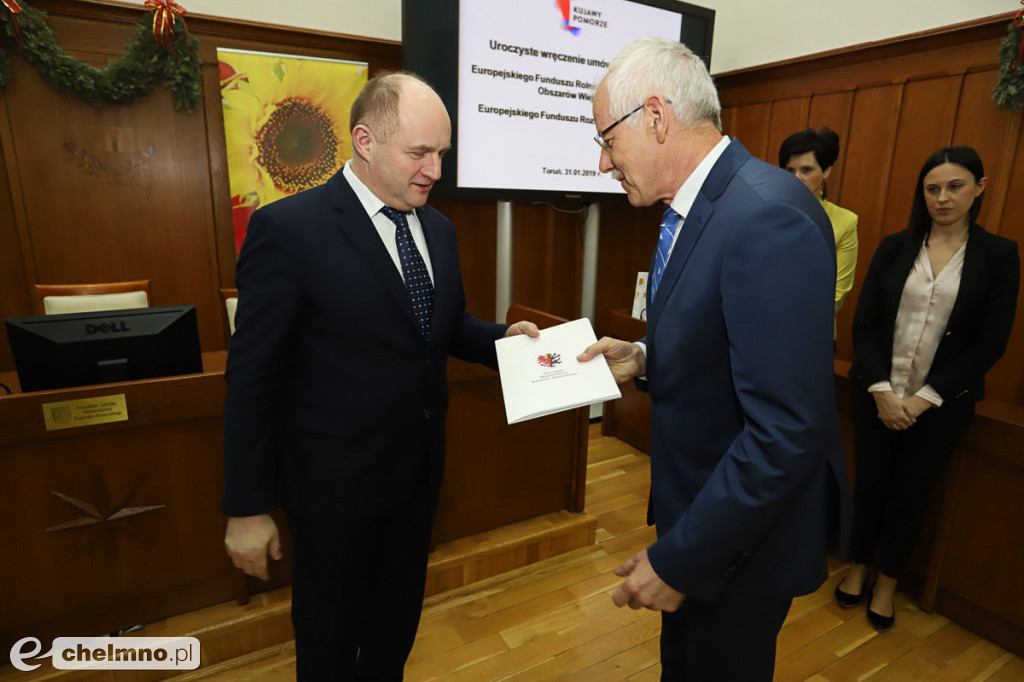 Umowy: infrastruktura, nowoczesny sprzęt i wsparcie dla biznesu.