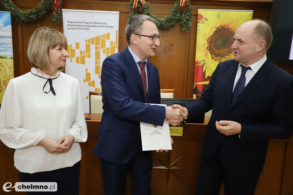 Umowy: infrastruktura, nowoczesny sprzęt i wsparcie dla biznesu.