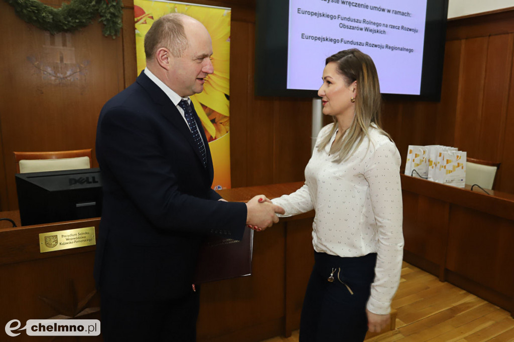 Umowy: infrastruktura, nowoczesny sprzęt i wsparcie dla biznesu.